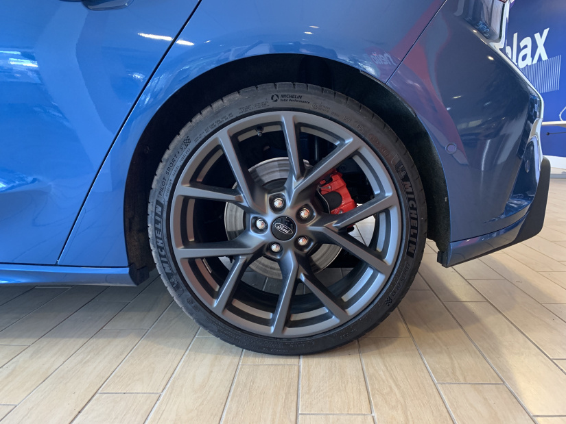 看到全新福克斯ST实车，感觉高尔夫GTI和领克03+要失宠了