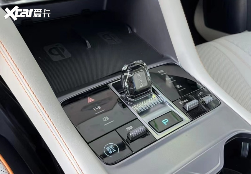 宋PLUS EV冠军版到店，“赤帝红色”很少见，16.98万起