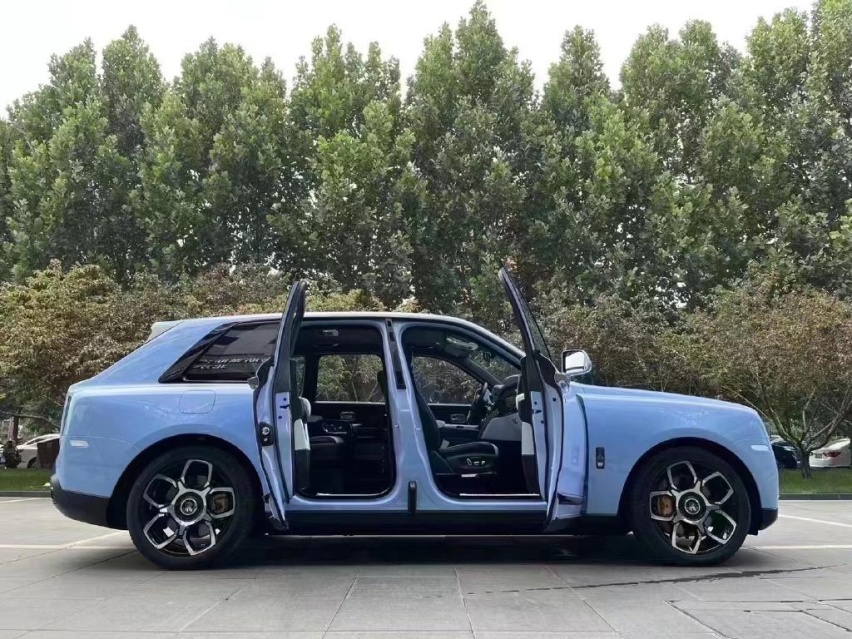 移动天花板的行宫，库里南搭配五颜六色