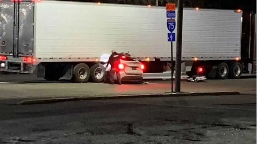 白色大卡车，特斯拉挥之不去的噩梦？