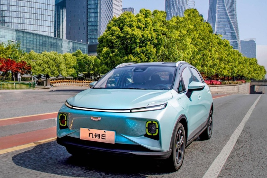 8.68万起，续航超400km，几何E的长相你能接受吗？