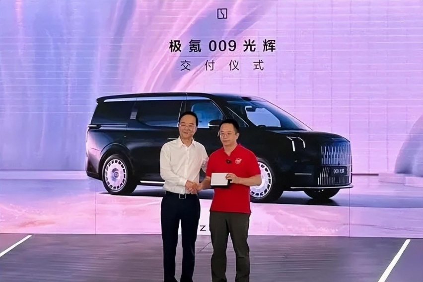 安聪慧居然卑微致歉，周鸿祎给极氪009光辉代言翻车？