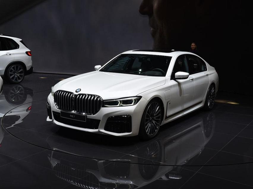 宝马7系的3.0T V6带插电混动，5秒破百很高级，且兼顾运