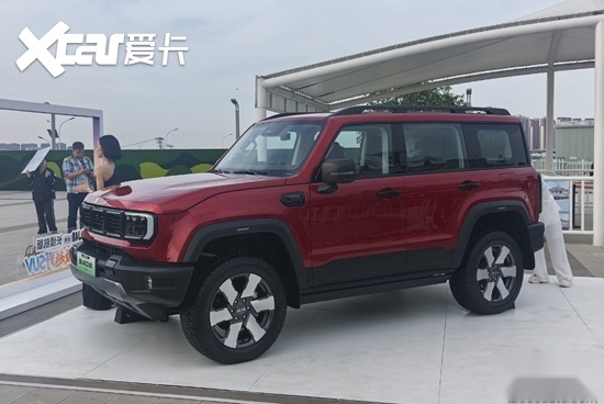 北京越野BJ40增程长续航版上市 17.98万元起