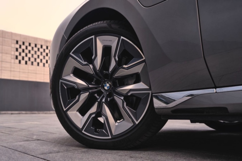 数字平权的伪命题，被 BMW i7 推翻了