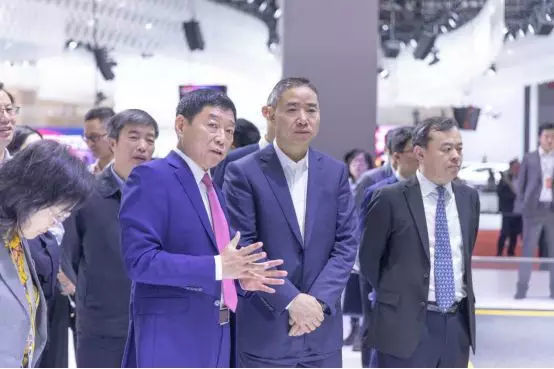 宝马奥迪高管纷纷现身，上海车展的WEY展台有什么秘密？