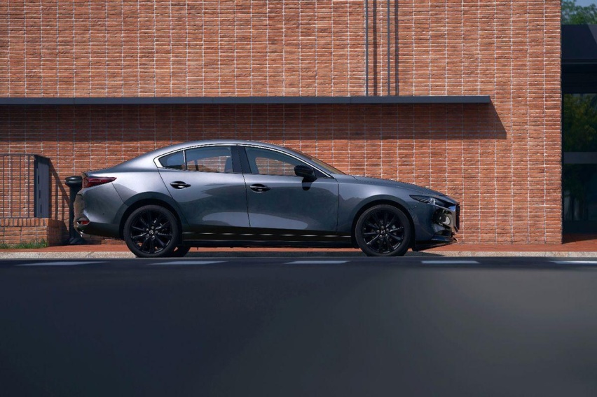 热爱驾驶的年轻人都选TA？MAZDA 3 昂克赛拉黑曜版单车解析