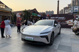 美学与驾控的双重进化！年轻人最爱的2025款东风奕派eπ007，它来了