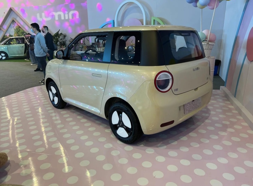 微型电动车破局者 长安LUMIN内饰图曝光 人机交互+580L后备箱
