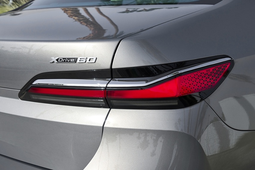 第七代：BMW i7 x Drive60