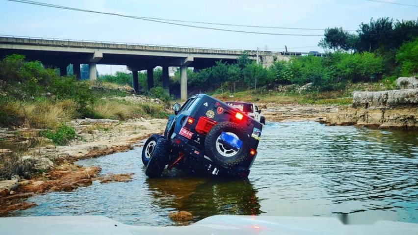 不止越野，BJ40背后的追求极致与铁血侠情