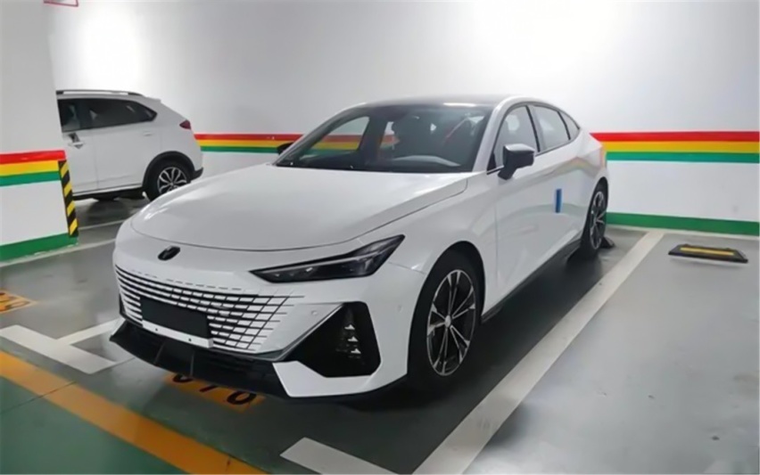 大溜背设计，造型很A7，长安UNI-V实车曝光！