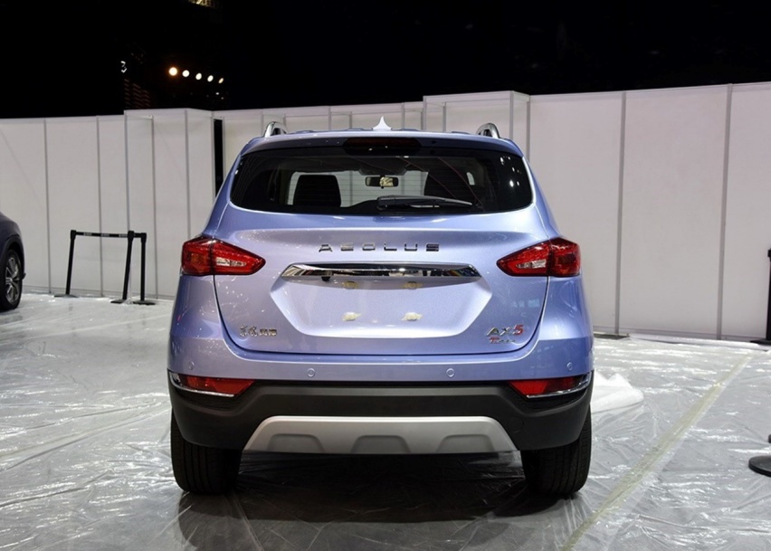新国产SUV，8.59万起配1.4T加6DCT，会遇到CS1