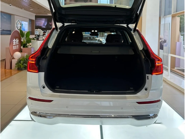 终端优惠9万多，2.0T+8AT+48V轻混，沃尔沃XC60可以入手了