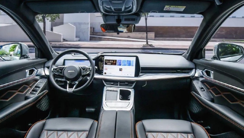 13万起买2.89米轴距SUV，一箱油能跑1700公里，还看啥CR-V
