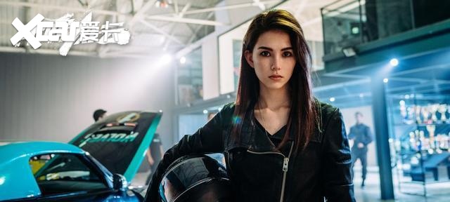 周杰伦昆凌新赛车片叱咤风云里开的是什么车