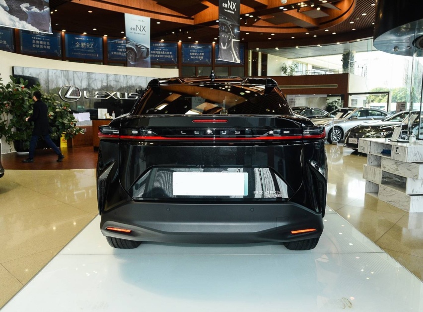 雷克萨斯首款纯电SUV，顶配接近37万，这车到底值不值得买？