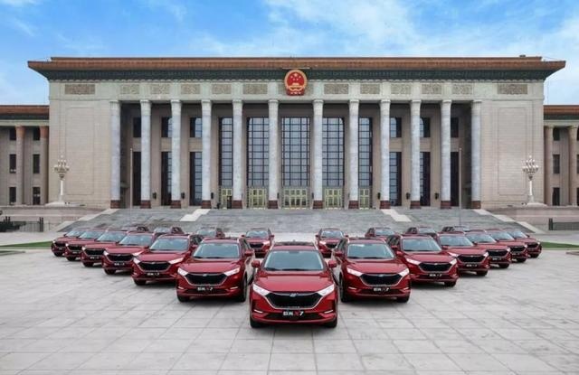 起售价7.77万，还终身保质，长安欧尚X7在北京人民大会堂宠客户