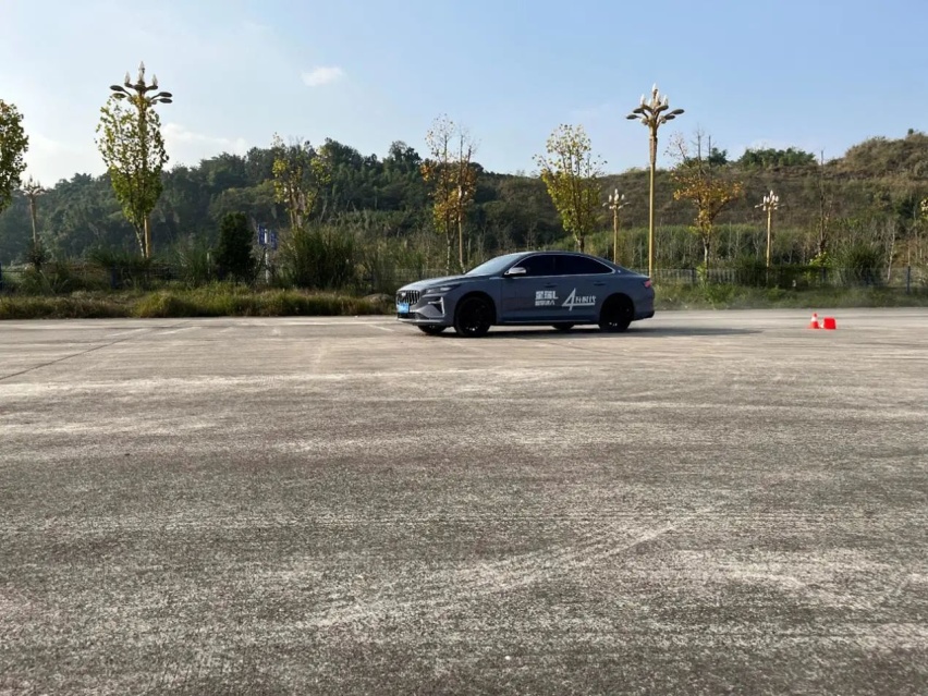 D:/桌面/试驾吉利“双星”，底盘质感堪比BBA/image10.jpegimage10