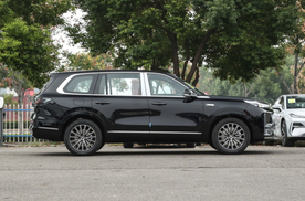 2025家庭购车公式:三排能坐人×油耗低于5L×安全无减配=吉利银河M