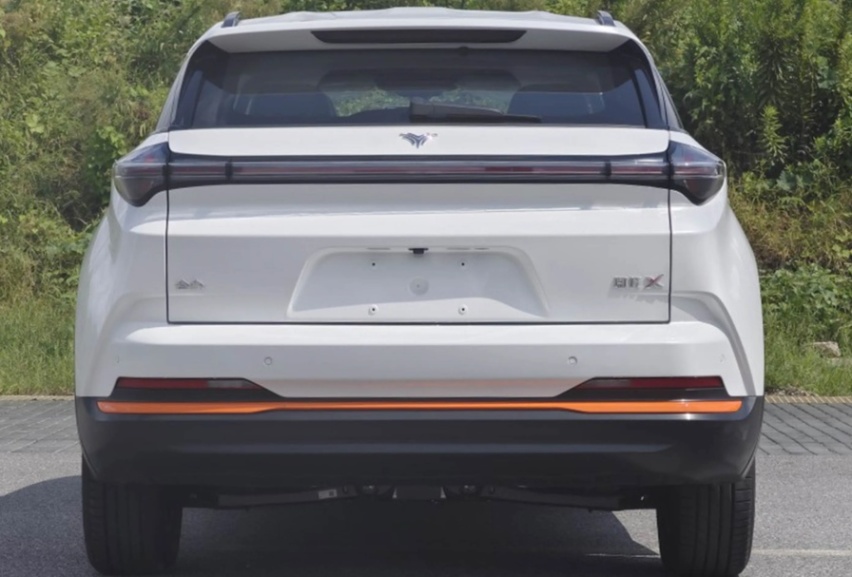 又一款纯电紧凑型SUV，哪吒X要来了，或售10万左右起