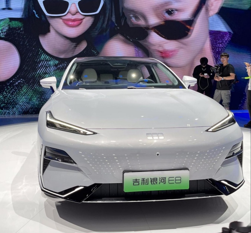 吉利银河E8：展现科技与美学的极致融合