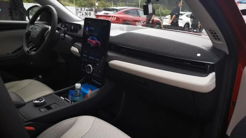 不辱“Ye马”之名，赛道试驾Mustang Mach-E后答疑三点