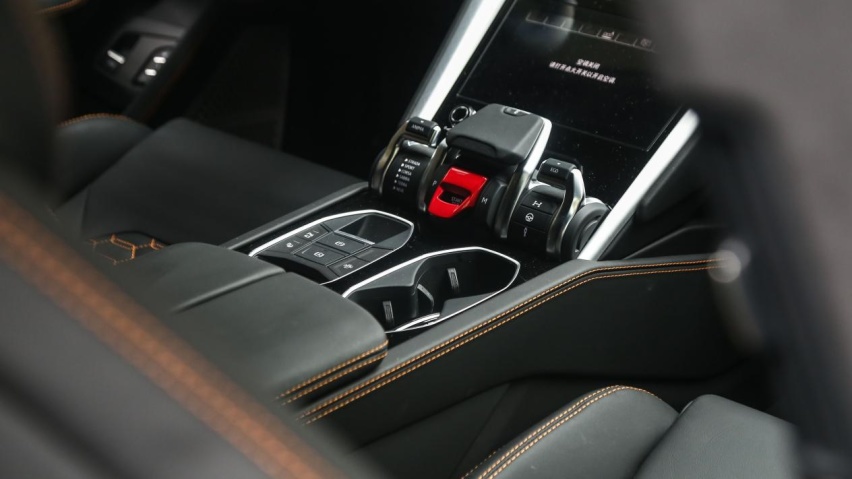 内燃机拥趸的Dream Car 试驾兰博基尼Urus