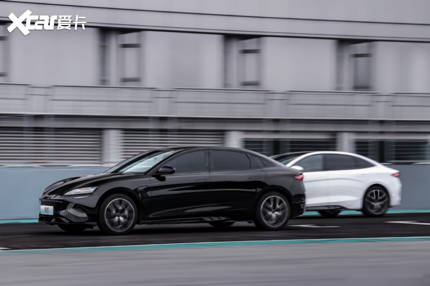 纯电续航700km、3.8秒零百加速！这款十几万的荣耀版真的被低估了
