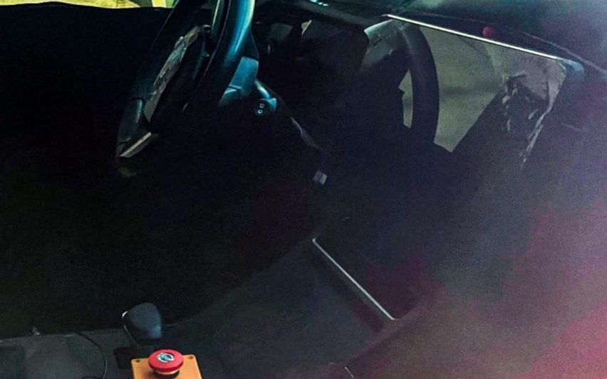 又一跨界造车？洛轲首款SUV测试曝光，与石头扫地机器人系出同门