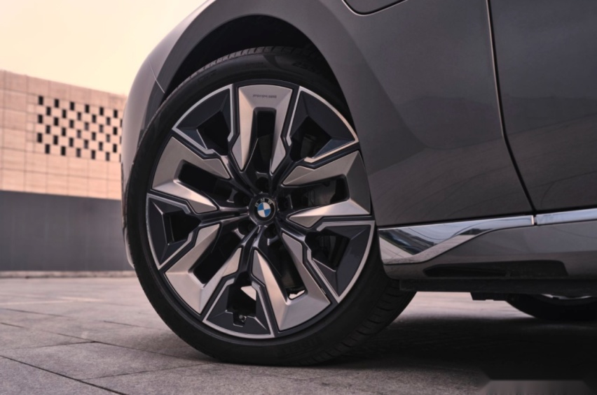 BMW i7驶向长期主义的可持续电动化未来｜Experience