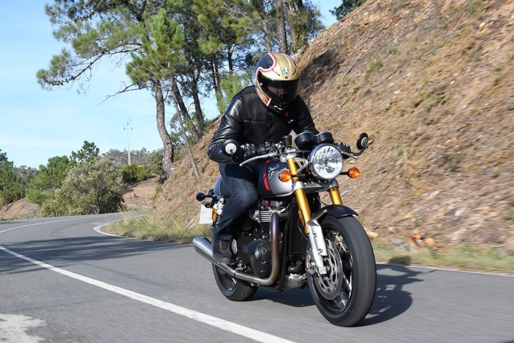 纯正英伦咖啡风 凯旋Thruxton RS外媒测评