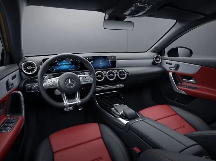 两厢进口AMG A35来了，小钢炮的外形，只是这价格..