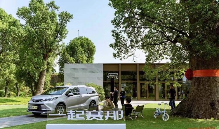 座椅自动升降 广汽丰田赛那福祉车，方便老年人与残障人士出行！