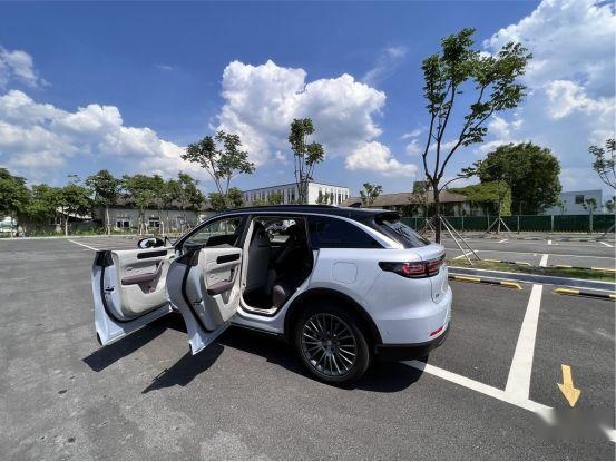 适合城市通勤的智能电动车 ——零跑C11增程
