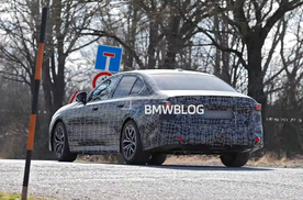 中期改款宝马5系旅行版谍照来了，保留双肾格栅，27年7月生产