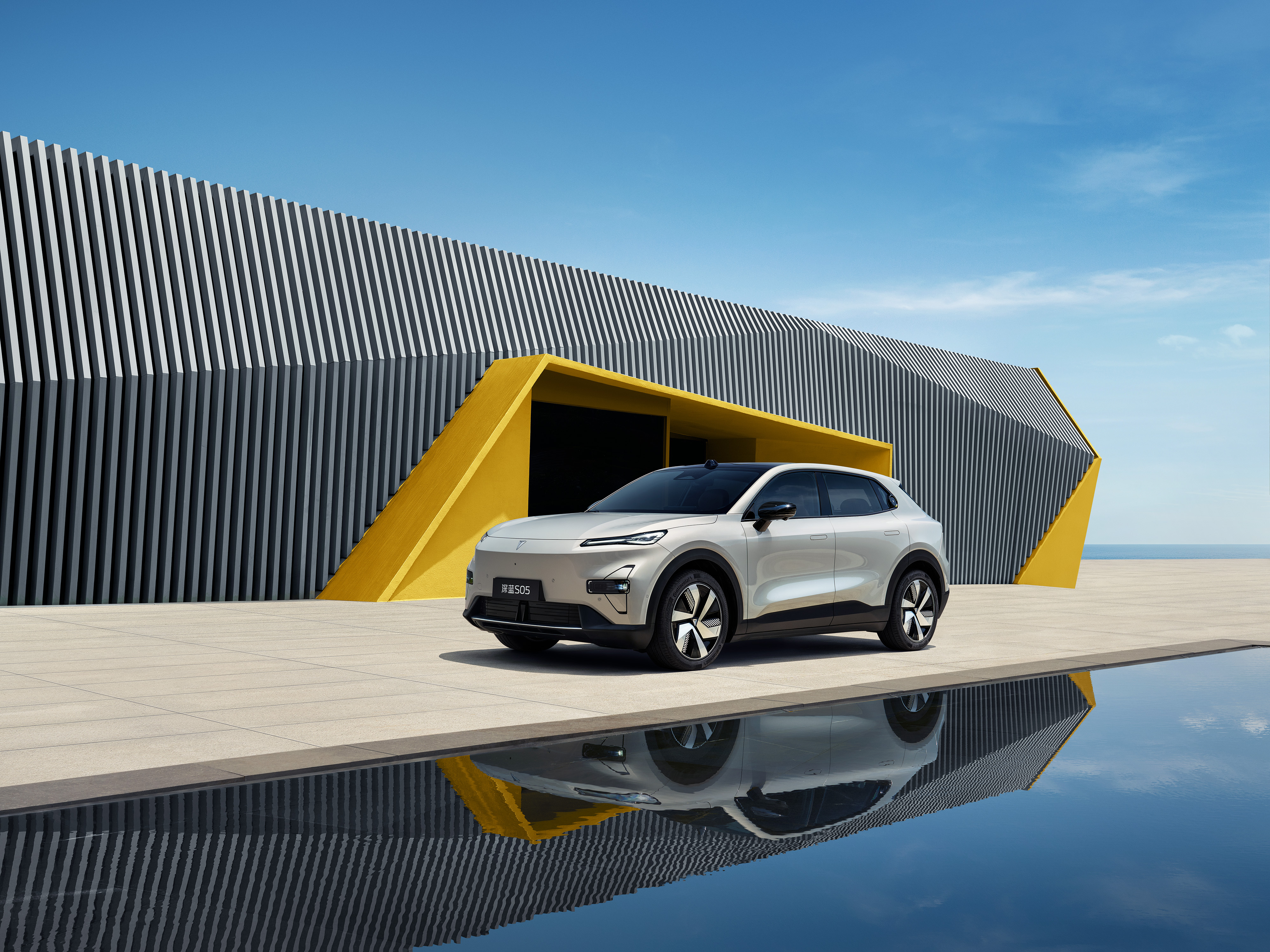 深藍S05長續航版三重顛覆!12.99萬殺入620km+快充賽道 深藍S05長續航版三重顛覆!12.99萬殺入620km+快充賽道