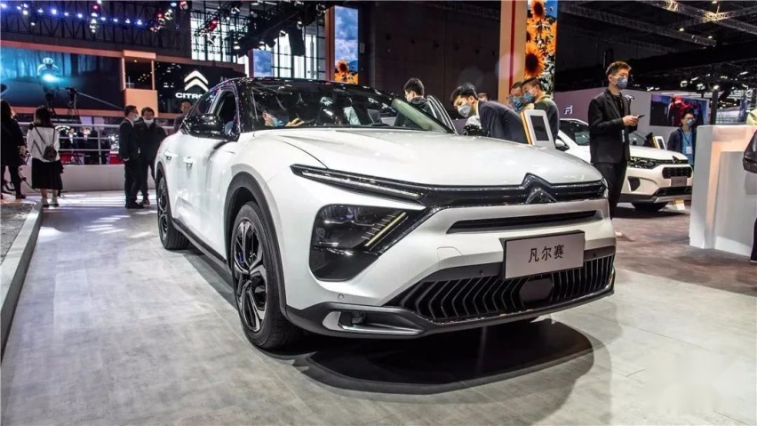 东风雪铁龙凡尔赛C5 X和北京U5 PLUS都上市了、华为全新操作系统