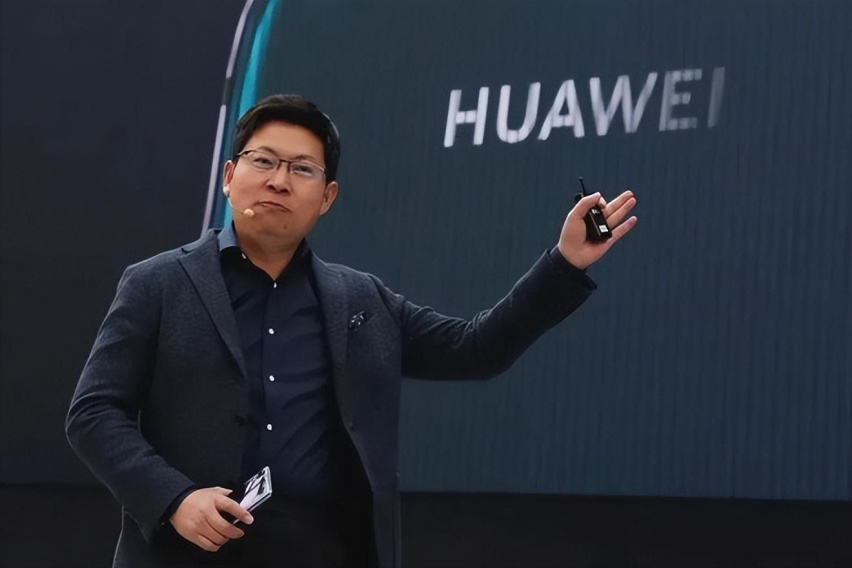 车圈懵逼？余承东：纯燃油车应该尽快淘汰