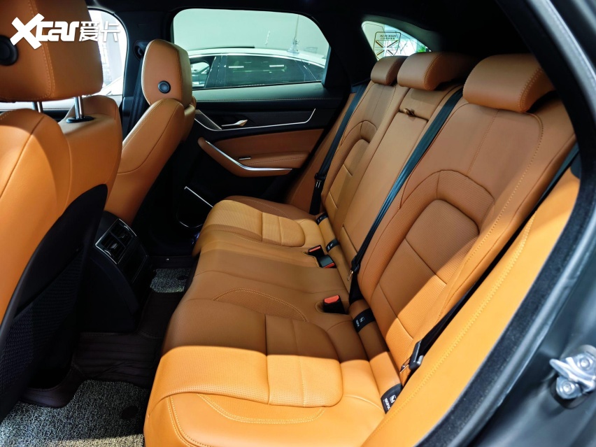 销量不佳原因何在?捷豹f-pace实拍体验 空间是槽点