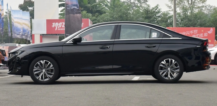 11万法系中级车，“黑武士”商务车！1.6T/1.8T+爱信AT