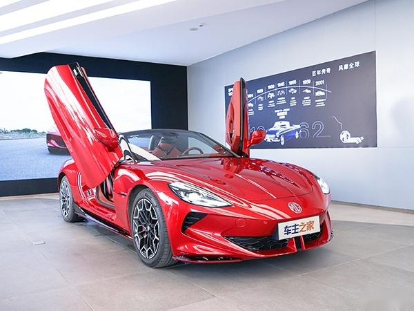 3.2s破百的电动敞篷车 MG Cyberster到店实拍
