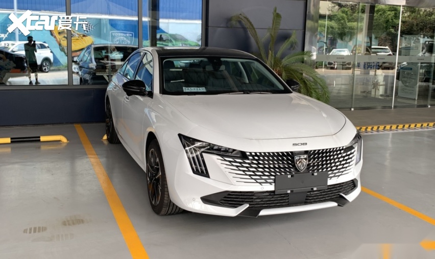 极具视觉冲击力和未来科幻感,而格栅中央还将配备东风标致全新的狮头