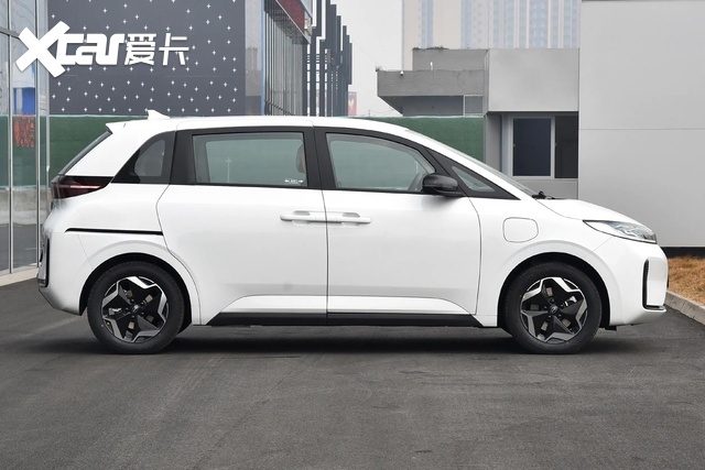 比亚迪D1标准版车型，价格上调后，再多花7万，选择Model 3值吗？
