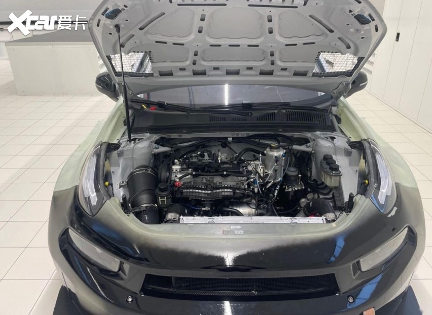领克03TCR赛车对比03量产车：差价10倍，卖140万的底气在哪里？