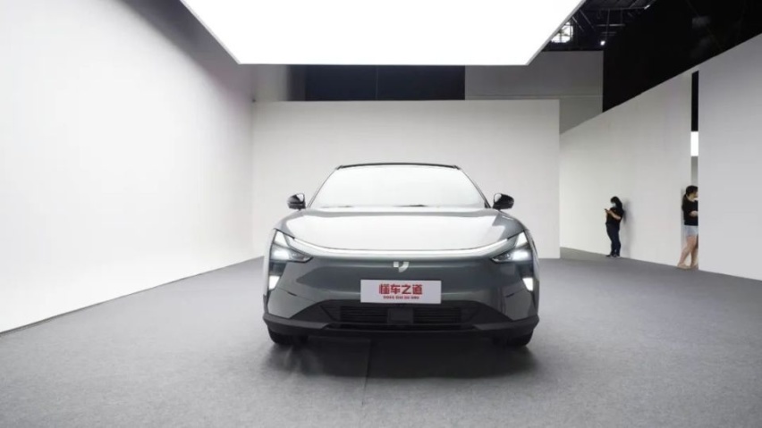 直降3万，比Model Y更大的极越01卖得什么药？