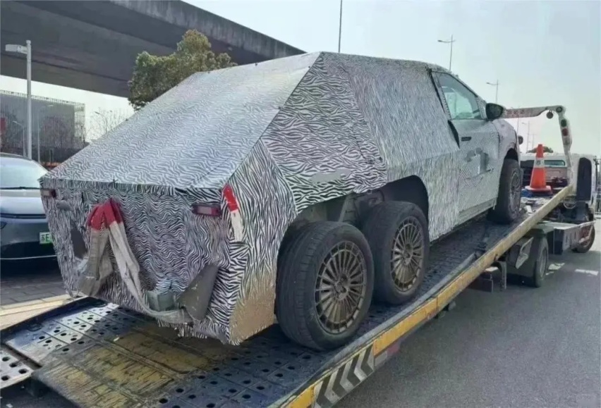 【E汽车】小鹏陆地航母谍照曝光