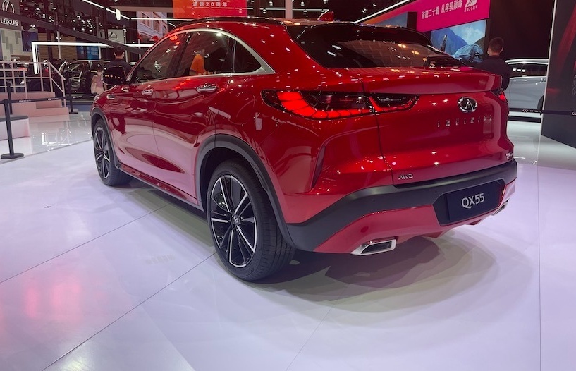 【成都车展】38.98万起，轿跑画风，2.0T动力，英菲尼迪QX55上