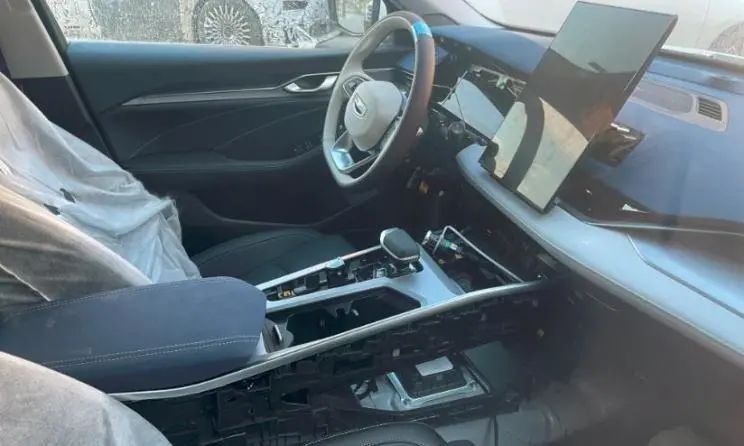 沙龙机甲龙内饰官图发布、吉利新款星瑞谍照曝光…