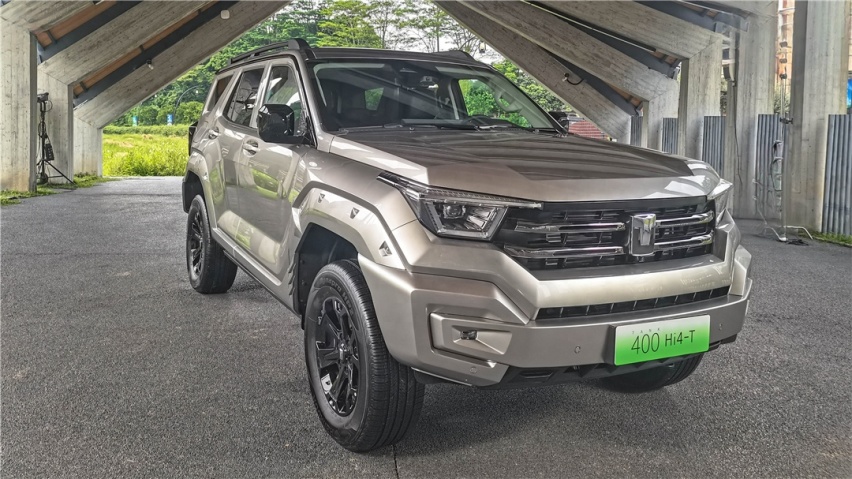 风格不寻常的插混硬派SUV，坦克400 Hi4-T卖27.98万元起